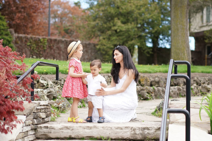 Family Stroll | Leeboo Photo | Family Photography